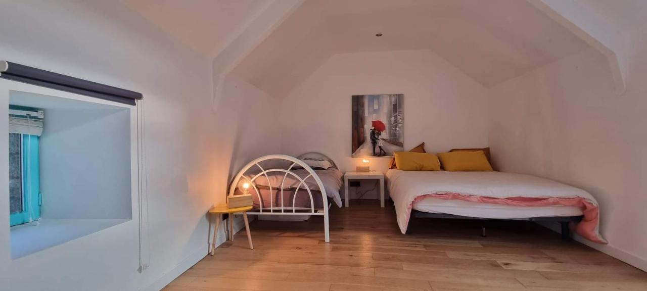 Gite Maisonnette- Et A Cote Coule Une Riviere Josselin Buitenkant foto
