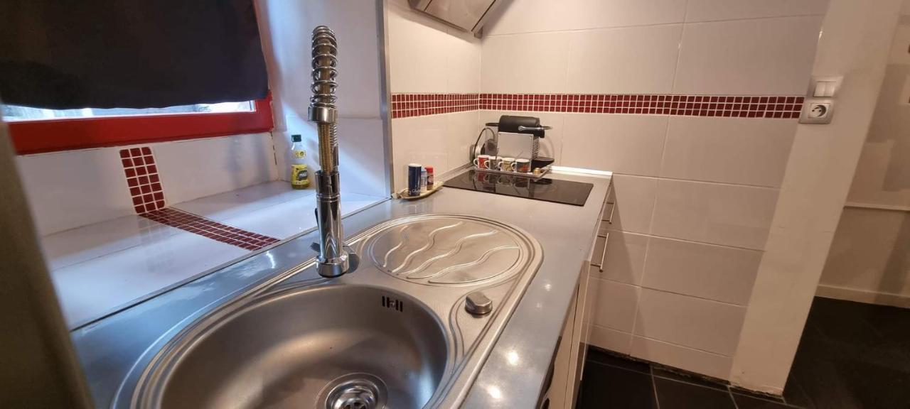 Gite Maisonnette- Et A Cote Coule Une Riviere Josselin Buitenkant foto