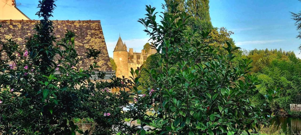 Gite Maisonnette- Et A Cote Coule Une Riviere Josselin Buitenkant foto
