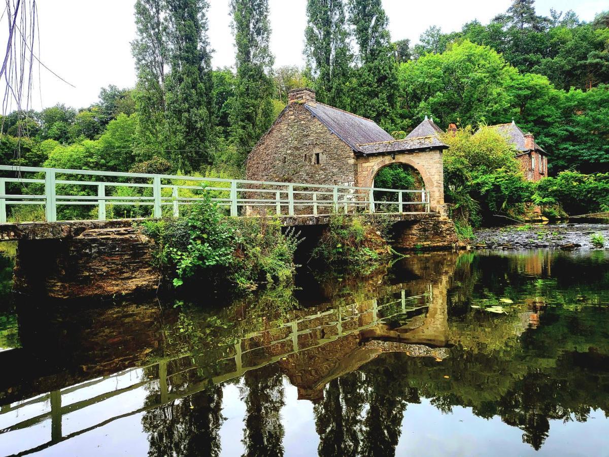 Gite Maisonnette- Et A Cote Coule Une Riviere Josselin Buitenkant foto