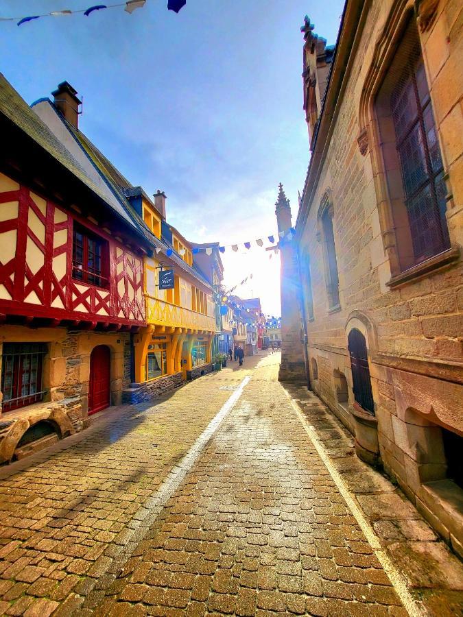 Gite Maisonnette- Et A Cote Coule Une Riviere Josselin Buitenkant foto