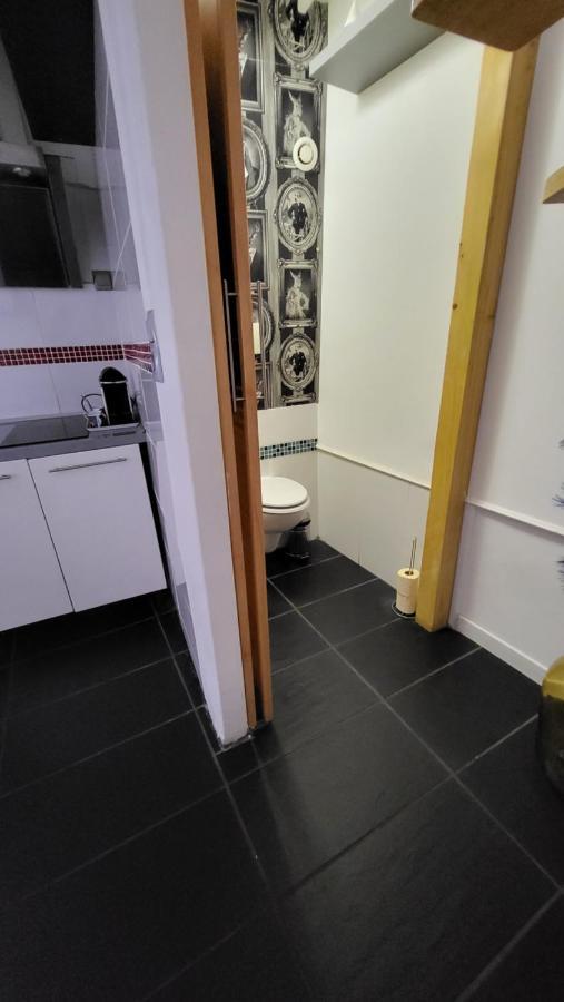 Gite Maisonnette- Et A Cote Coule Une Riviere Josselin Buitenkant foto